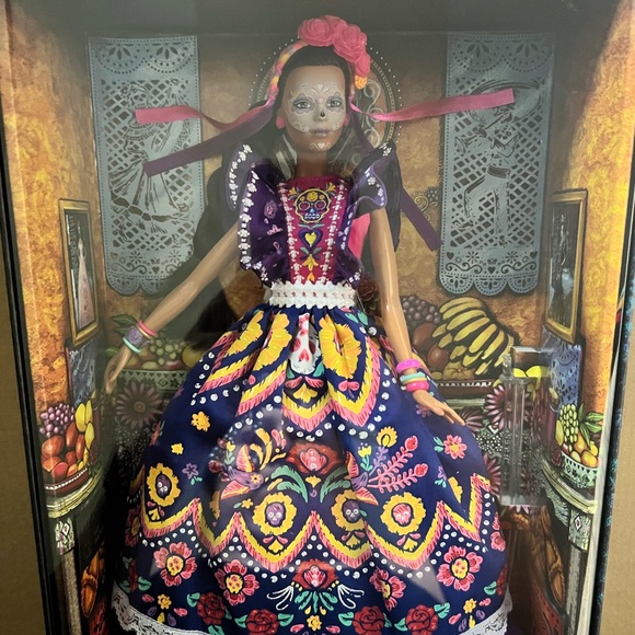 Barbie 2022 Dia De Muertos Doll - Picture 2 of 4